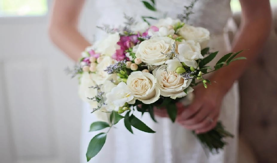 How to Choose Affordable Wedding Flowers Without Compromising Style